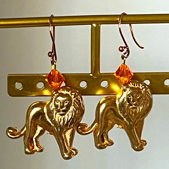 Lion and Crystal Earrings - Picture 1 of 8